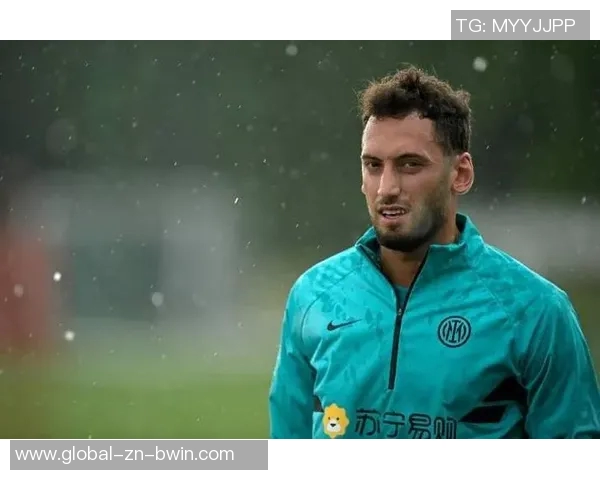 恰尔汗奥卢自豪代表土耳其百场伊尔迪兹有望争夺金球奖 恰尔汗奥卢自豪代表土耳其百场伊尔迪兹有望争夺金球奖