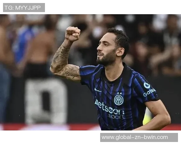 恰尔汗奥卢自豪代表土耳其百场伊尔迪兹有望争夺金球奖 恰尔汗奥卢自豪代表土耳其百场伊尔迪兹有望争夺金球奖