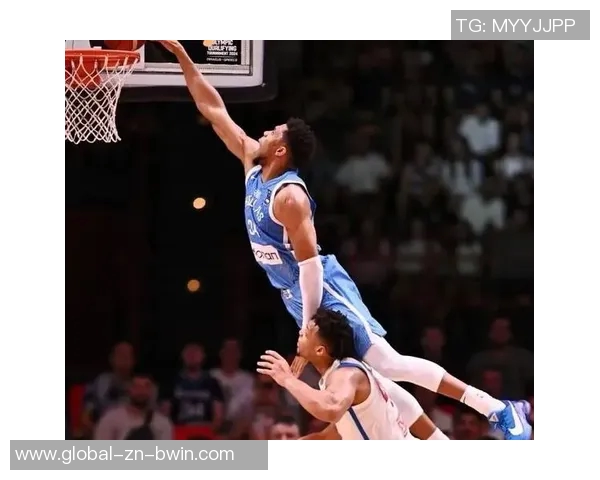 字母哥半场表现抢眼7投5中斩获10分7板3助助球队领先 字母哥半场表现抢眼7投5中斩获10分7板3助助球队领先