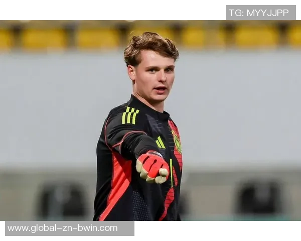 乌尔比希禁区外停球手臂碰球主裁判判罚合理反弹球不算犯规 乌尔比希禁区外停球手臂碰球主裁判判罚合理反弹球不算犯规