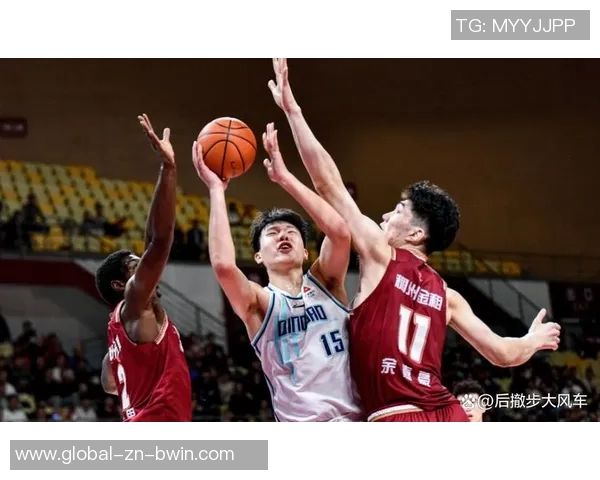 刘维伟自带剪刀为杨瀚森打造30美元理发馆的独特体验 刘维伟自带剪刀为杨瀚森打造30美元理发馆的独特体验