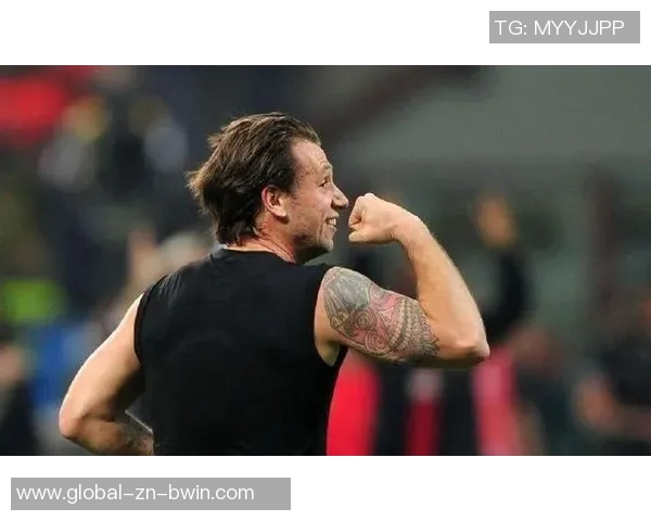 卡萨诺谈齐沃战术转变强调进攻参与度提升与前任截然不同 卡萨诺谈齐沃战术转变强调进攻参与度提升与前任截然不同