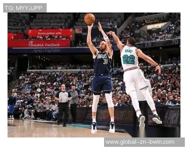 布克末节神勇三分狂飙34分5板10助却难阻球队失利